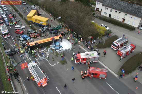 Autos prallen zusammen