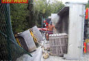 Lkw beim Entladen umgestürzt