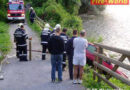 Auto stürzte in Fluss
