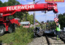 Pkw von Zug mitgeschleift und zermalmt