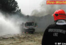 Lkw geriet nach Stromleitungsriss in Brand