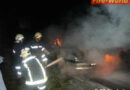 Pkw vor Feuerwehrlotsen in Flammen aufgegangen