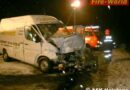 Nö: Drei Personen nach Verkehrsunfall eingeklemmt