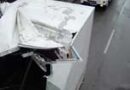 Oö: Lkw blieb unter der Brücke stecken