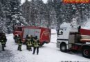 Oö: Querstehende Lkws am winterlichen Pötschenpass
