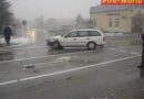Nö: Verkehrsunfall und Fahrbahn blockierender Baum