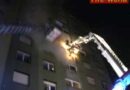 Tirol: Gefährlicher Brand mit Personenrettungen in Hochhaus in Jenbach