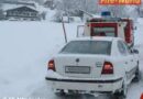 Oö: Schneepflug- und Pkw-Bergung im Schnee