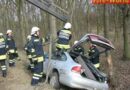 Nö: Pkw gegen Baum – 4 Verletzte, davon 2 Kinder