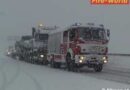 Nö: 180t Schwertransport hing im Schneetreiben fest