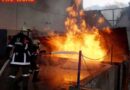 Tirol: Container mit Lackresten in Flammen