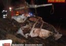 Nö: Pkw ging bei Aufprall an Baum in Flammen auf