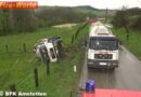 Nö: Futtermittel-Lkw stürzte über eine Böschung