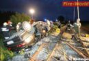 Oö: Pkw zerfetzte Bahnmasten – Lenker kopfüber eingeklemmt
