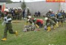 Nö: Feuerwehrleute beiwesen ihr Können