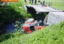 Tirol: Traktor stürzte von Brücke in einen Bach