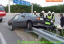 Nö: Mit Pkw auf Leitschiene aufgefahren
