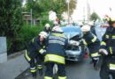 Nö: Zusammenstoss im Kreuzungsbereich, PKW rast durch Kaffeehausvorgarten