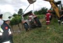 Nö: Traktor stürzte über eine Böschung im Weingarten