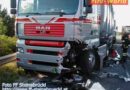 Nö: Eingeklemmte Person nach Unfall mit Lkw und Pkw