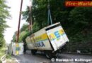 Oö: Lkw-Lenker nach Unfall auf B 129 eingeklemmt