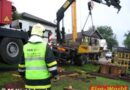 Oö: Lkw bei Entladearbeiten umgestürzt