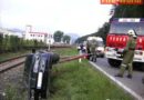 Nö: Pkw landete in Pernitz auf Bahngleis