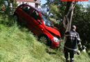 Stmk: Pkw prallt nach Auffahrunfall gegen Baum: 4 Verletzte