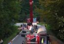 Nö: Schotter-Lkw in Kurve umgestürzt