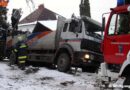 Oö: Hängender Lkw drohte abzurutschen