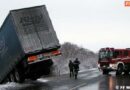 Bgld: Lkw rutschte von Straße – Kran Wr. Neustadt im Einsatz