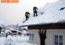 Oö: Schneeräumung von Dach eines Einfamilienhaus