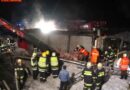 Oö: Bergung eines verunglückten Schweinetransporters in Gampern