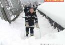 Stmk: Eishalle Kapfenberg: Feuerwehren räumen Schnee vom Dach