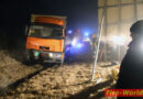 Nö: 7.5to LKW unter Autobahnbrücke umgestürzt