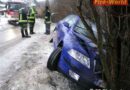 Nö: Pkw über Böschung geschlittert – Von Baum gehalten