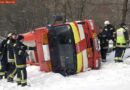 Nö: Tankwagen verunglückt auf eisiger Hauszufahrt