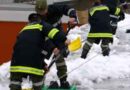Oö: Schneedruck – 8.000 m2 Dach in Ohlsdorf geräumt