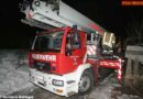 Oö: Teleskopmastbühne bei Brand umgestürzt