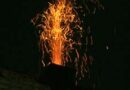 Oö: Abendlicher Funkenregen aus dem Kamin in Alkoven