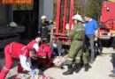Nö: Person unter Stapler eingeklemmt