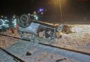 T: Schwerer Verkehrsunfall – PKW von Zug erfasst!
