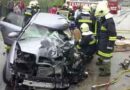 Nö: Frontalcrash – Lkw in Aschbach über Brücke gestürzt