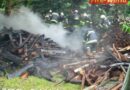 Nö: Brand eines Holzstoßes in Rennersdorf
