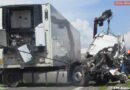 Nö: 3 Schwerverletze nach Lkw-Unfall – Führerhaus abgerissen