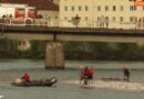 Oö: Schlauchboot mit zwei Mann Besatzung in Steyr aus Notlage befreit