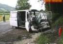 Stmk: Eingeklemmte Person nach Frontalcrash zwischen Lkw und Kleinbus