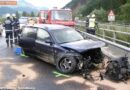 Stmk: Vater & Sohn bei Unfall aus Pkw geschleudert und über Brücke gestürzt