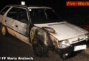 Nö: Pkw-Brand mit vermutlich eingeklemmter Person in Maria Anzbach