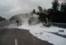 Nö: Brand eines Kleinbuses auf der A1